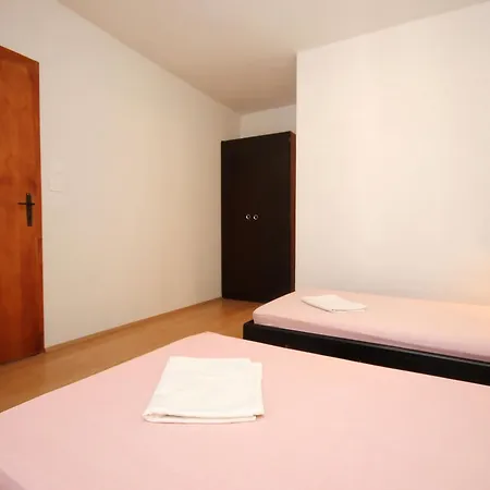 10083a Apartment *