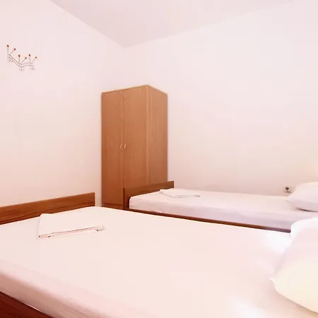 10083a Apartment Trpanj