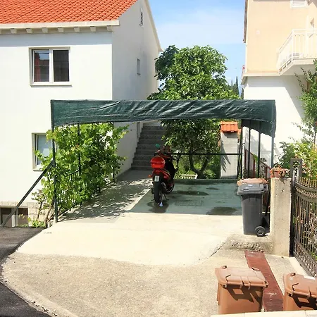 10083a Apartment *